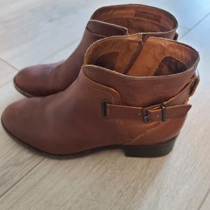 Ugg Leather Bootie 7.5